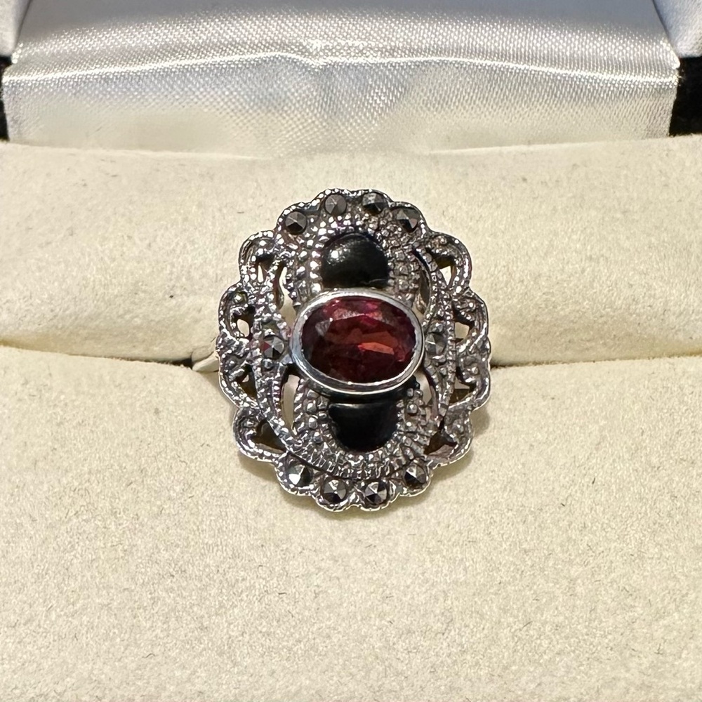 Antique style Marcasite and Garnet 925 FAS sterling silver ring size 7